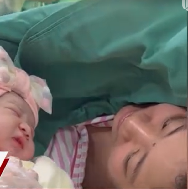 Khoảnh khắc người mẹ bất ngờ khi tưởng công chúa lại hoá hoàng tử.