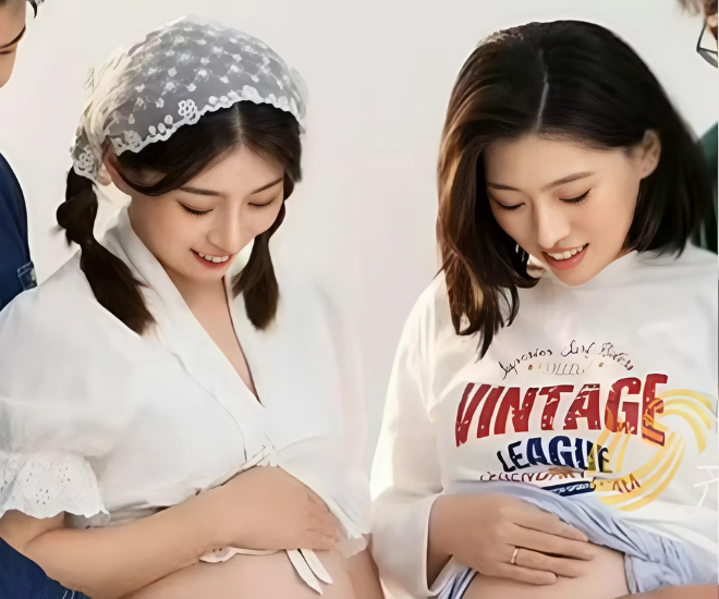 Hai chị em sinh đôi bất ngờ khi phát hiện mang thai cùng ngày.