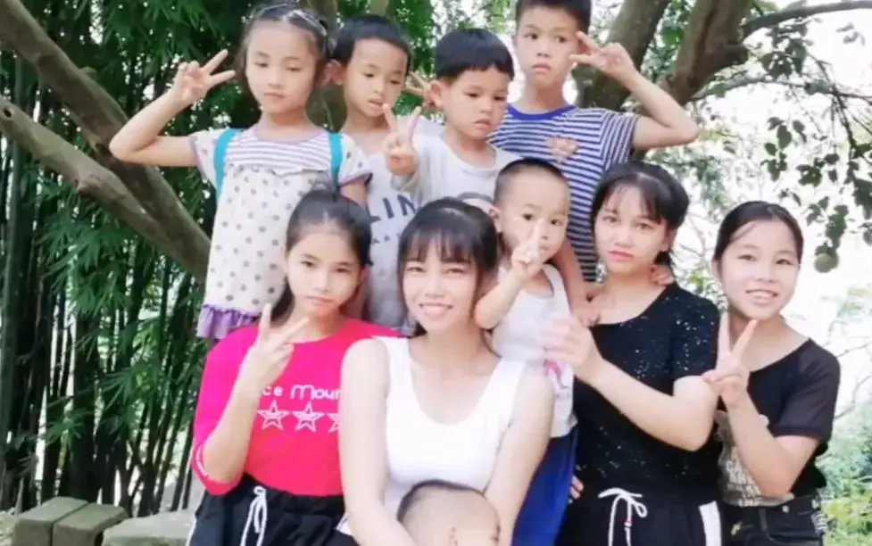 Tất cả những đứa trẻ đều được người mẹ sinh ra tại nhà.