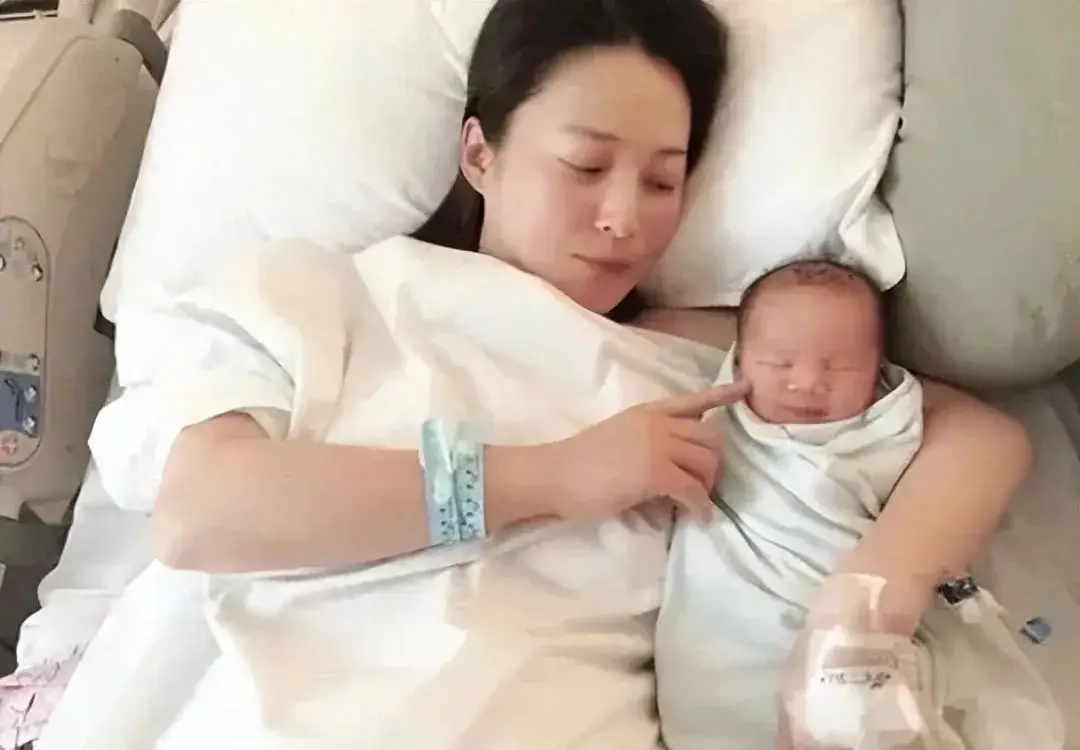 Phục hồi vóc dáng sau sinh là ưu tiên hàng đầu của nhiều người nổi tiếng.