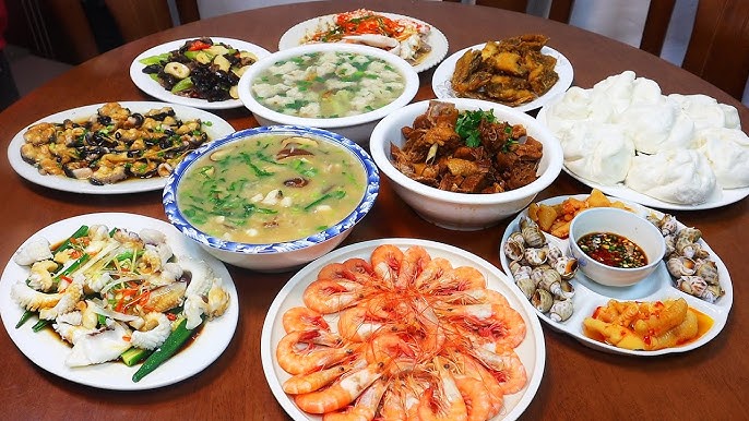 Bữa tối: Tôm hấp, cháo hàu, thịt gà kho gừng…