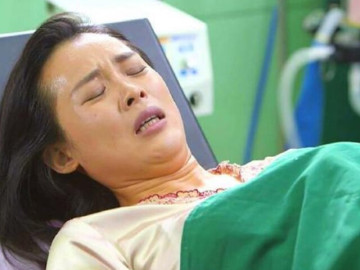 Trước cửa phòng sinh, thái độ khác nhau của mẹ chồng và mẹ đẻ khiến tôi bật khóc nghẹn ngào