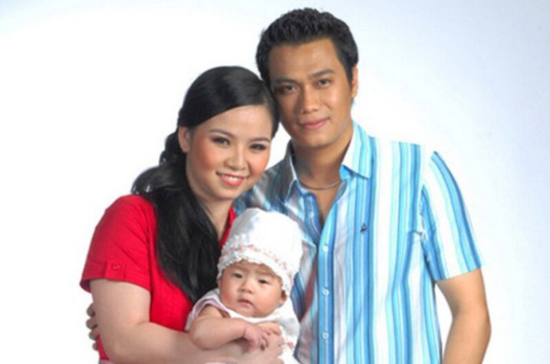 BTV Thùy Linh, vợ cũ của diễn viên Việt Anh, từng là một biên tập viên truyền hình tài năng với nhan sắc thanh lịch, cuốn hút. Dù không hoạt động trong showbiz, cô vẫn gây ấn tượng với gương mặt dịu dàng, đường nét hài hòa và phong thái nền nã.