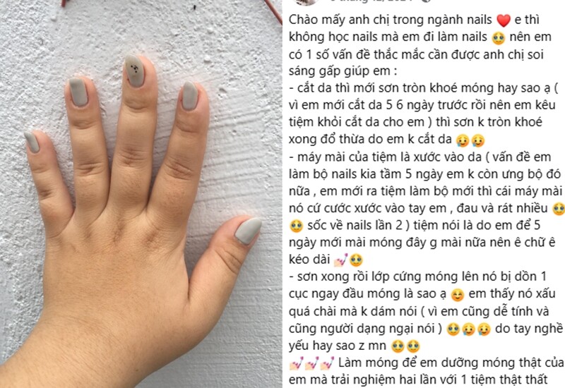 "Nạn nhân" khác của hội đi làm nail đón Tết dẫu không tiết lộ giá tiền nhưng cũng không thể ưng với bộ móng bị dày sơn, sơn không hết khóe khiến bàn tay khách hàng trông kém xinh hẳn. 