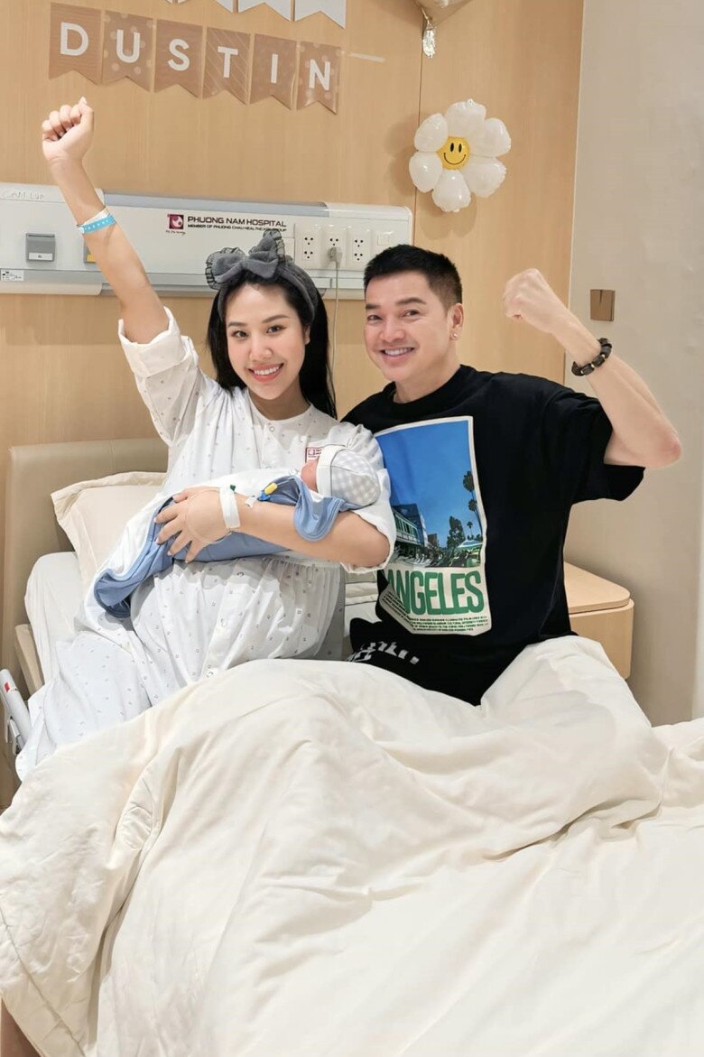 Hôm 6/11/2024, Quang Minh xác nhận anh và vợ đón con trai - bé Dustin - hai ngày trước tại một bệnh viện ở TP HCM.
