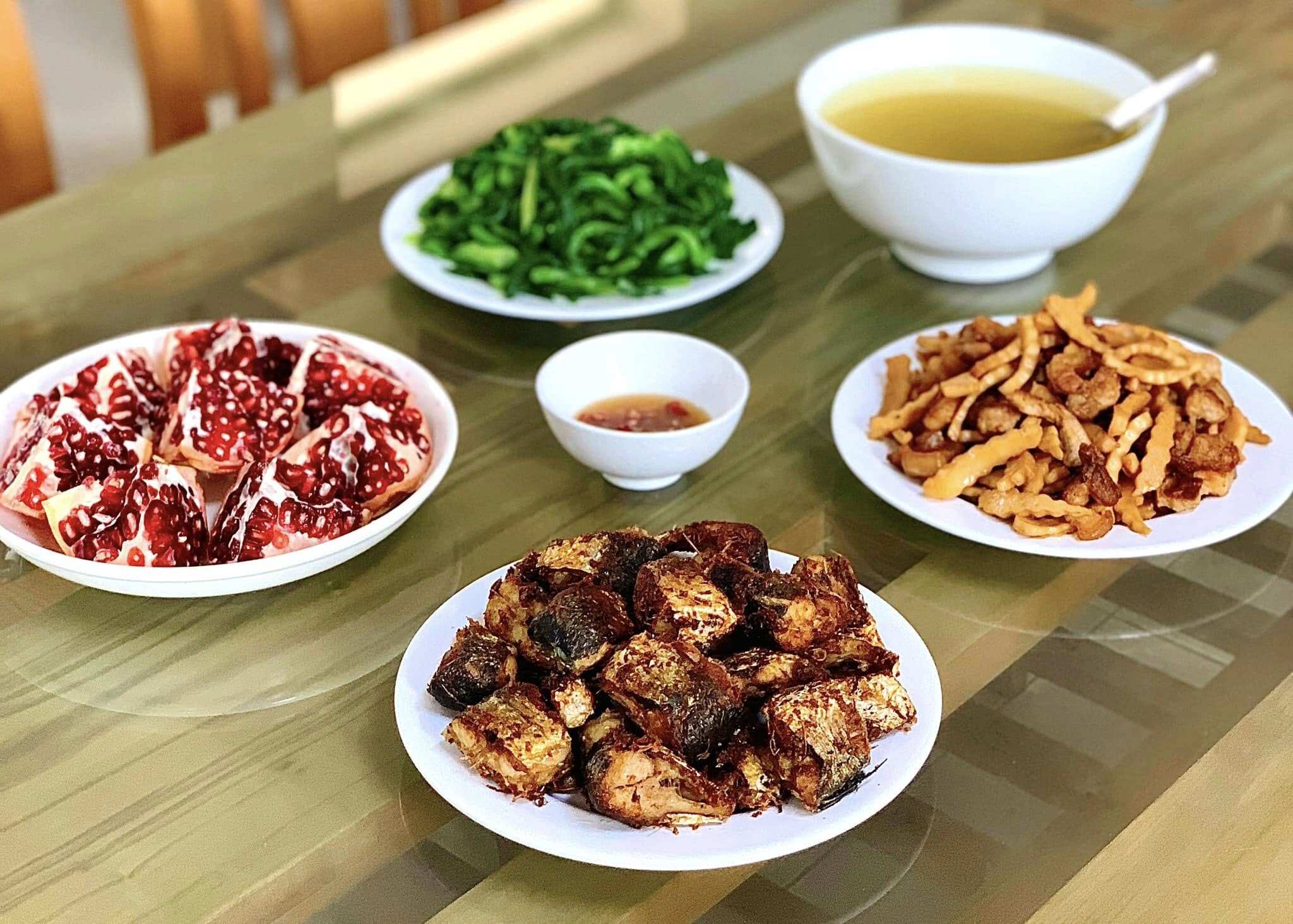 7X chia sẻ loạt bữa ăn nấu cho đồng nghiệp ở cơ quan, mâm nào cũng ngon miệng đầy ắp như cơm nhà - 18