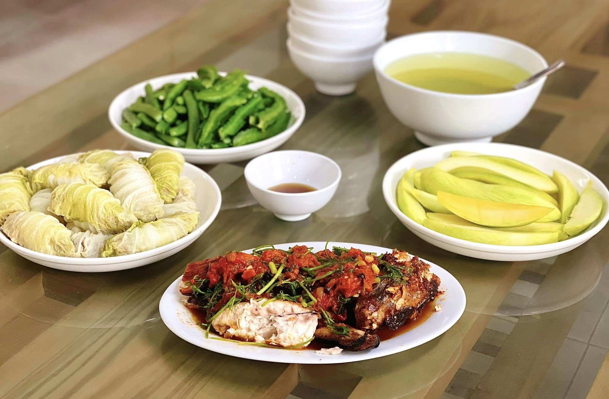 7X chia sẻ loạt bữa ăn nấu cho đồng nghiệp ở cơ quan, mâm nào cũng ngon miệng đầy ắp như cơm nhà - 7
