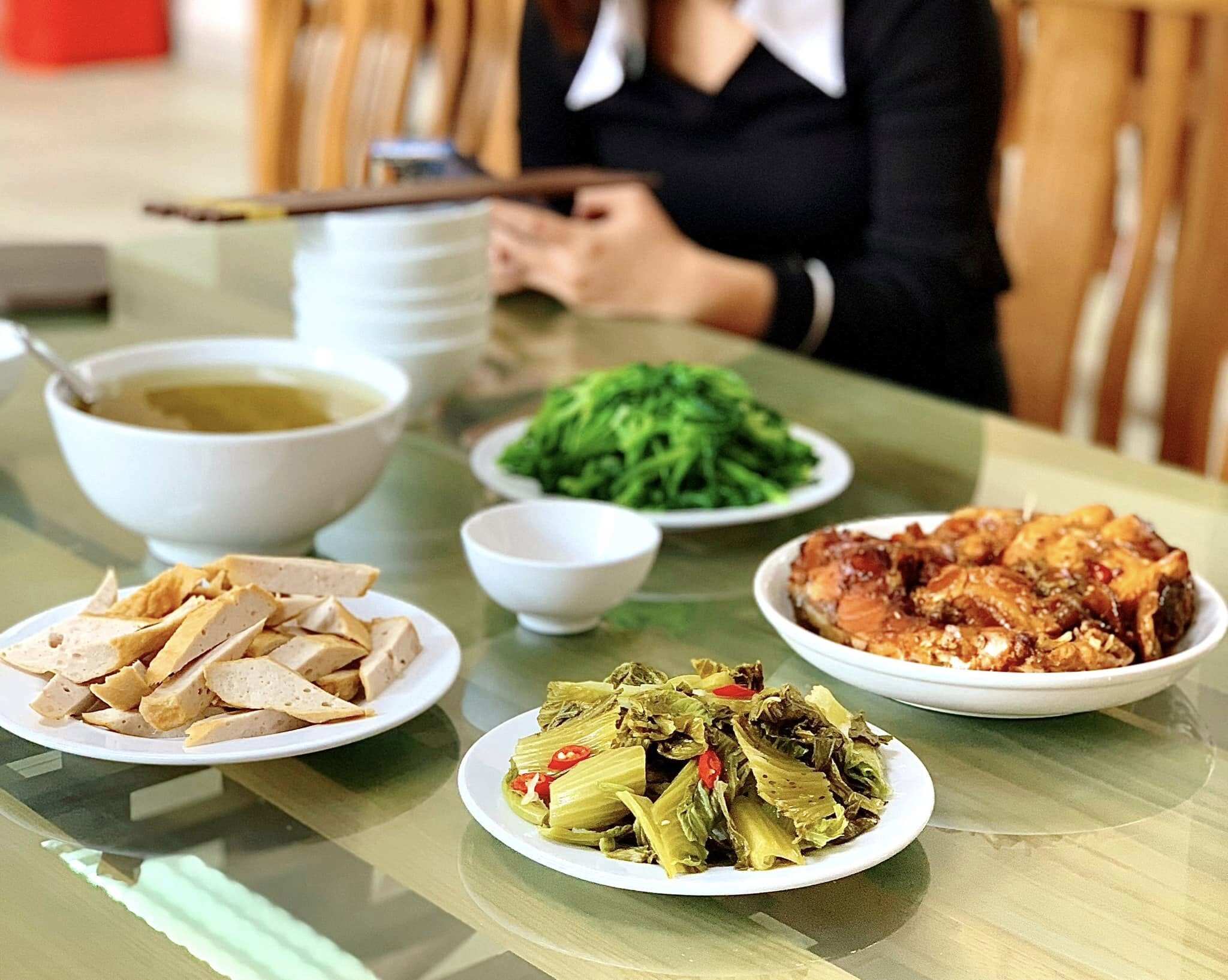7X chia sẻ loạt bữa ăn nấu cho đồng nghiệp ở cơ quan, mâm nào cũng ngon miệng đầy ắp như cơm nhà - 6