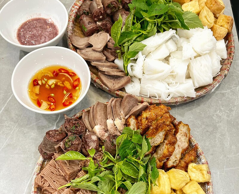 Bún đậu mắm tôm.