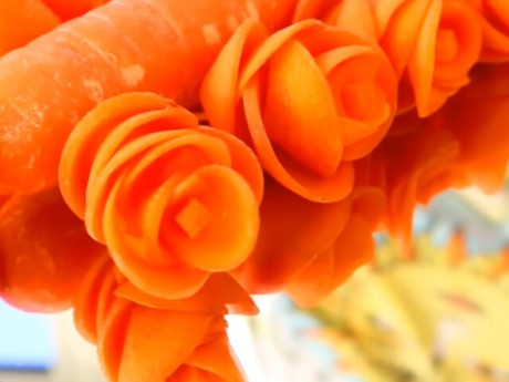 Cách tỉa hoa cà rốt đơn giản nhưng trang trí rất đẹp, người vụng mấy cũng làm được