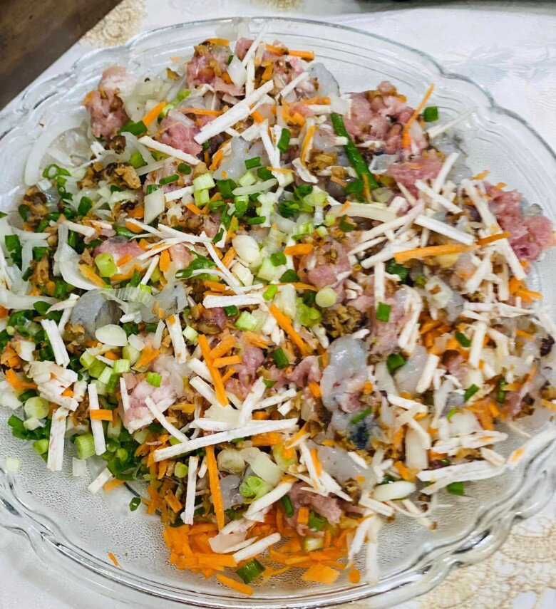 Mẹ đảm làm nem rán kiểu miền Nam không cần đến trứng nhưng vẫn giòn ngon, nhân kết dính như thường - 3