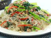 Bếp Eva - Xào miến để thắp hương Rằm hay bị dính vào nhau, nhớ các chiêu này miến tơi, mềm ngon ai cũng phải khen