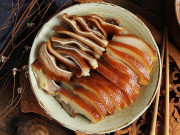 Bếp Eva - Tai heo làm nộm mãi cũng chán, đem kho kiểu này được món giòn ngon, đậm đà cực hấp dẫn