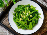 Bếp Eva - Rau xào xong hay bị thâm đen, đầu bếp nhắc phải làm 3 điều này rau lúc nào cũng giòn ngon, xanh mướt