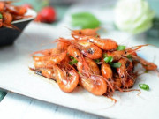 Rang tôm mãi cứ bị mềm, nhớ cho gia vị này đảm bảo con nào cũng đỏ tươi, giòn ngon ăn đã miệng