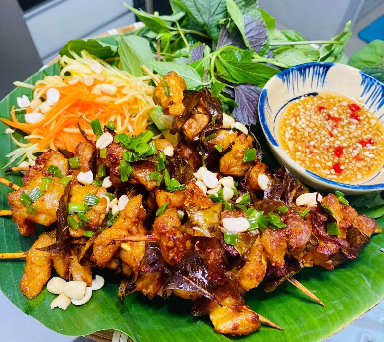 Được cho ít lá móc mật, mẹ đảm nướng cả mẻ thịt ngon, thơm lừng khắp bếp - 9