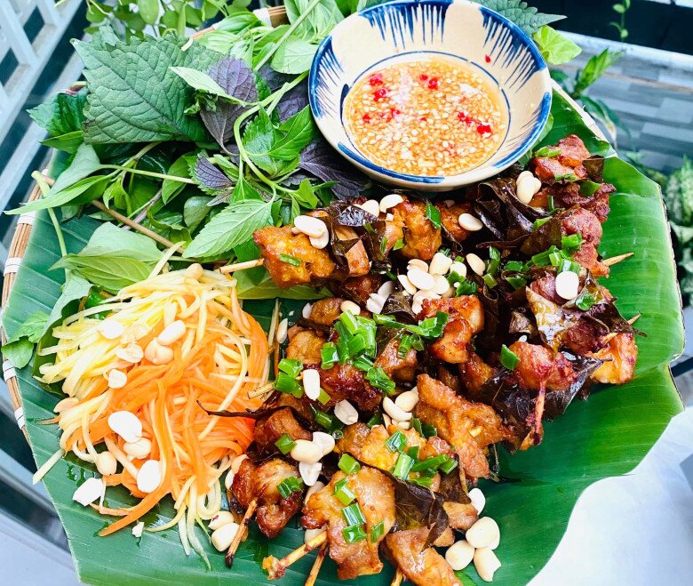 Được cho ít lá móc mật, mẹ đảm nướng cả mẻ thịt ngon, thơm lừng khắp bếp - 10