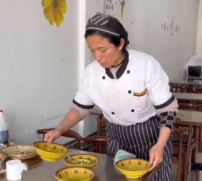 Người phụ nữ nông thôn 40 tuổi bán bánh bao học tiếng Anh gây “bão mạng”, quyết tâm 10 năm sau đi du học - 2