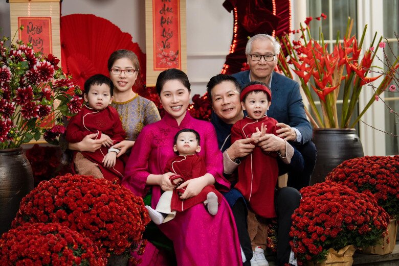 Gia đình viên mãn của cá mập bên vợ xinh đẹp.