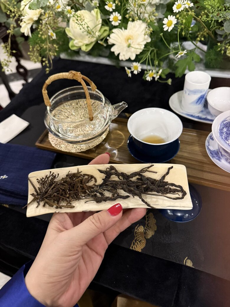 Mọi chi tiết trong nhà đều toát lên sự chỉn chu, tinh tế và gu thẩm mỹ thanh lịch của chủ nhân, tạo nên một chốn đi về bình yên giữa nhịp sống hiện đại.