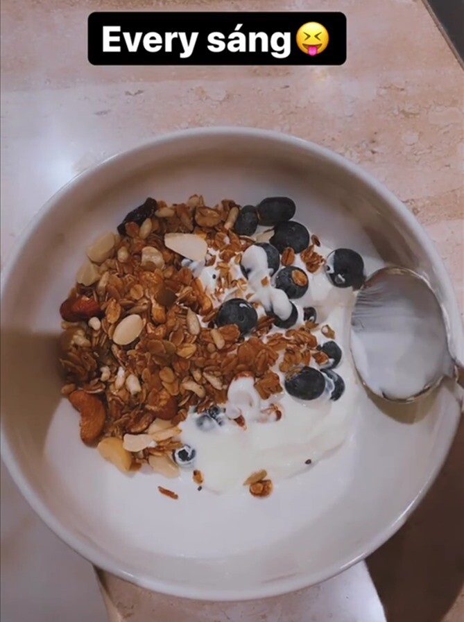 Hồ Ngọc Hà khoe amp;#34;cơm tấm nhà emamp;#34; với đĩa full topping, ai ngờ lại vô cùng thanh đạm - 6
