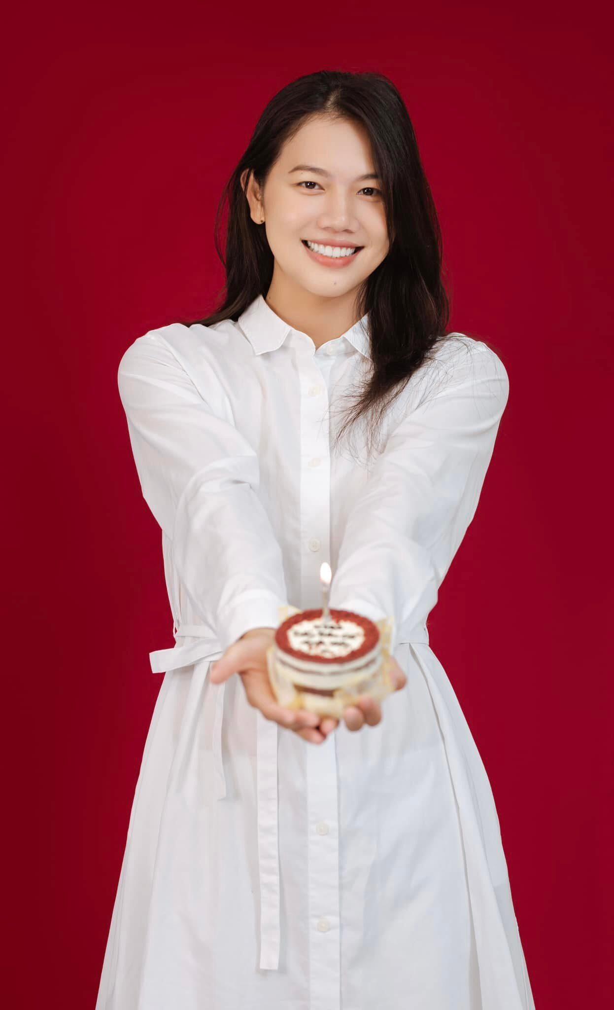 Cô thổ lộ: Tôi không biết gì nhiều về thế giới bên ngoài. Nên tôi có khát khao là sống trở thành một người bình thường.