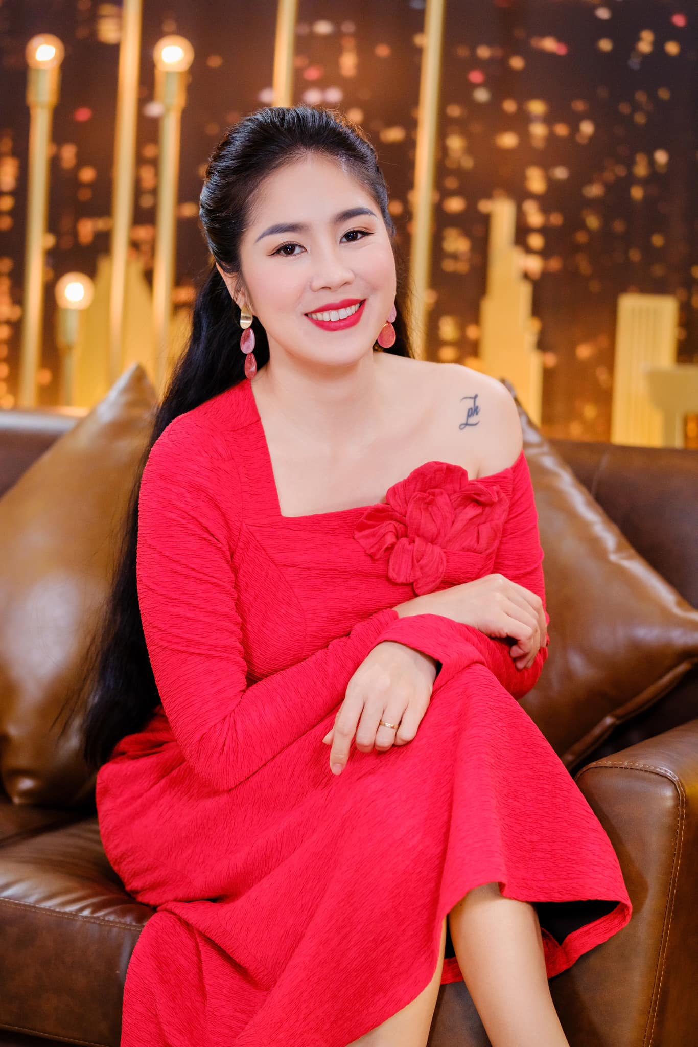 Lê Phương ngày càng rạng rỡ và viên mãn.