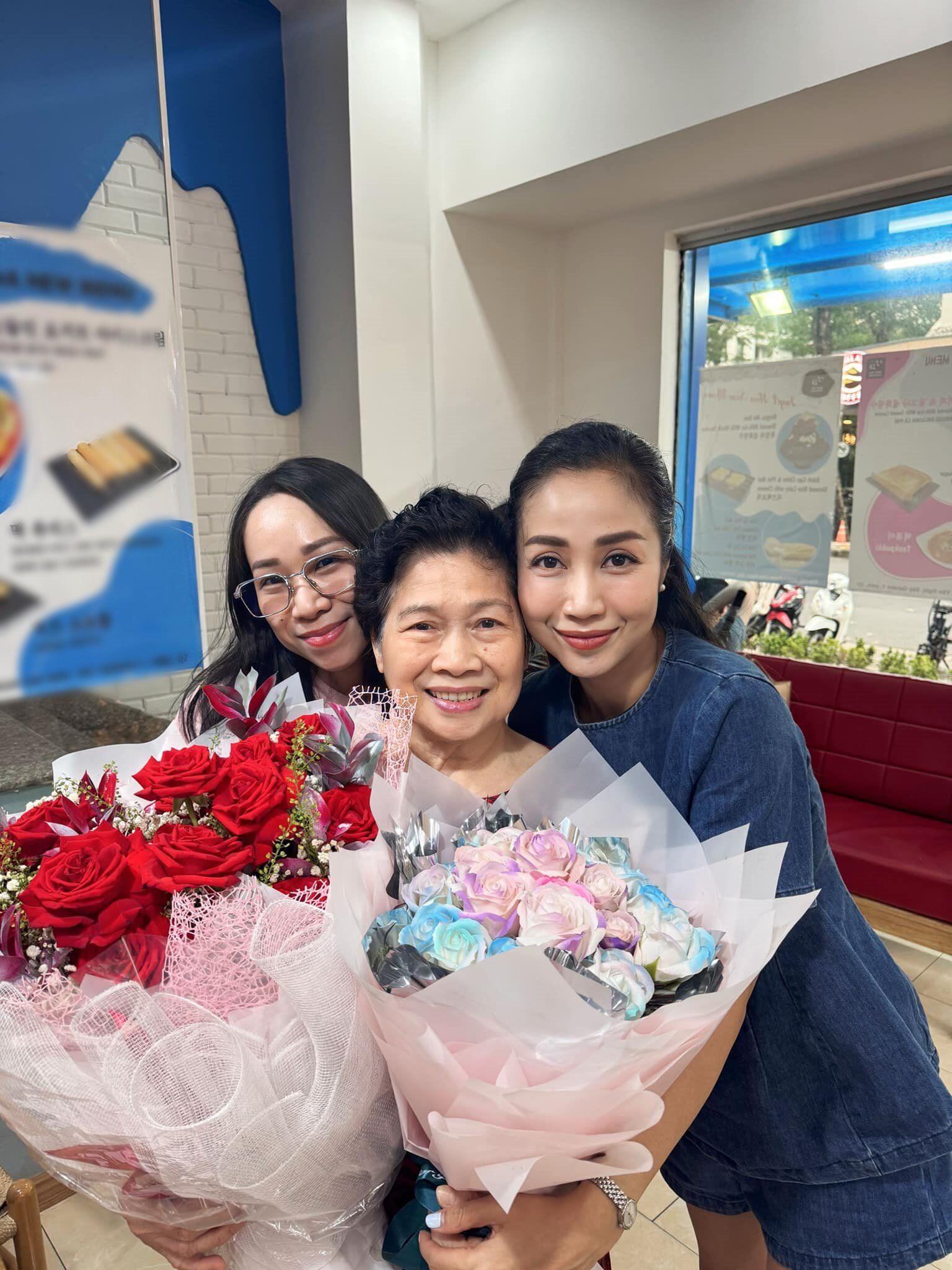 Nữ MC cho rằng còn cơ hội để báo hiếu là hạnh phúc.