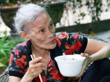 Thần đồng cải lương một thời: Làm mẹ đơn thân khi chồng xuất gia, nay U80 vẫn ở nhà 20m2 đi làm nuôi gia đình