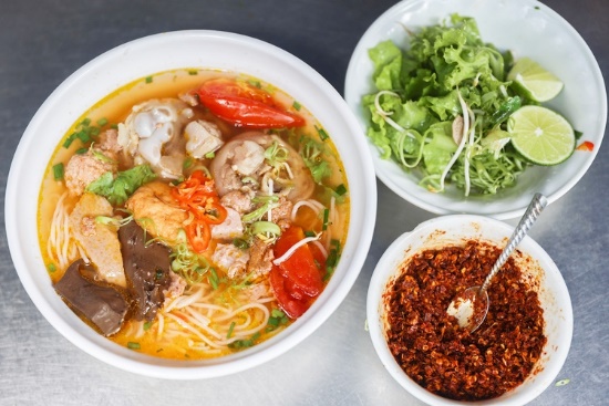 Quán bún bò rẻ nhất và nhanh nhất sài gòn chỉ 10000 đồngtô bán chưa đầy 1 giờ đồng hồ đã hết sạch - 3