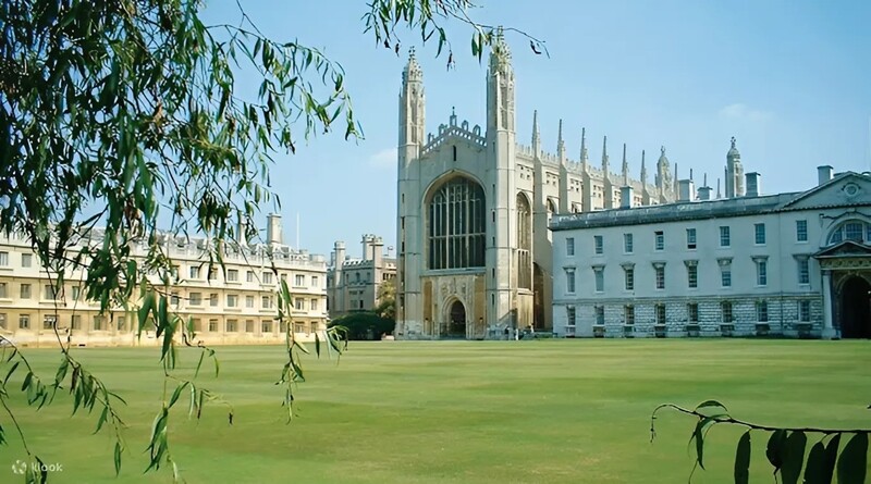 ĐH Cambridge luôn có mặt trong top những ngôi trường hàng đầu thế giới, năm 2025, Cambridge đứng vị trí số 5. Trường được thành lập năm 1209, luôn tự hào là viện đại học sử dụng tiếng Anh lâu đời thứ 2 trên thế giới, là ngôi trường mơ ước của hàng triệu sinh viên.