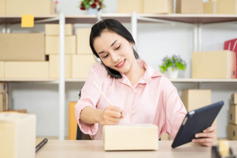 Nhân viên bán hàng là những người rất khéo léo trong giao tiếp