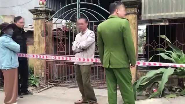 Công an bảo vệ hiện trường vụ án. Ảnh: B.P.
