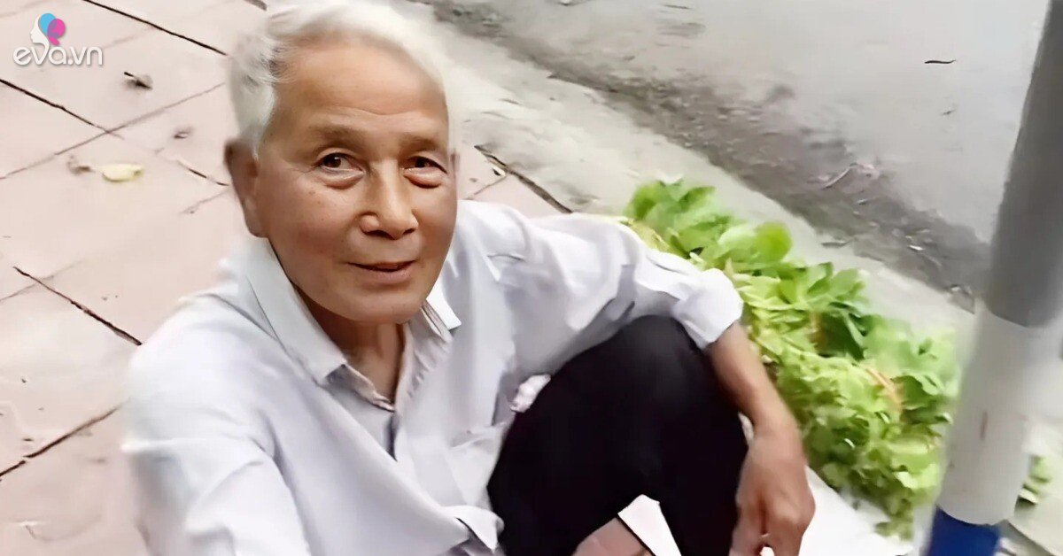 Vô tình gặp ông cụ ngồi bán rau bên đường, nam thanh niên có hành động ...
