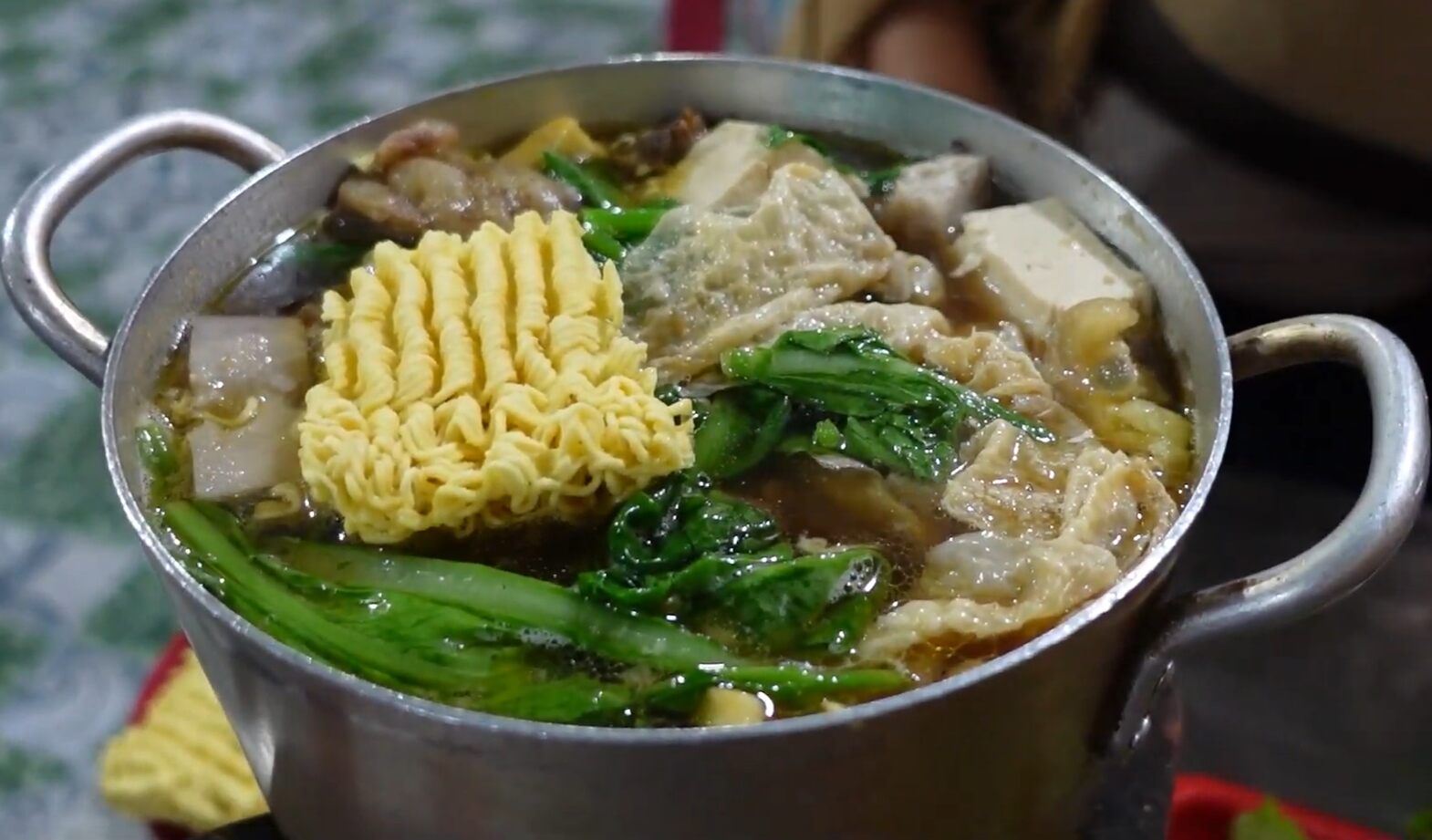 Nồi lẩu bò thơm ngon mời chào