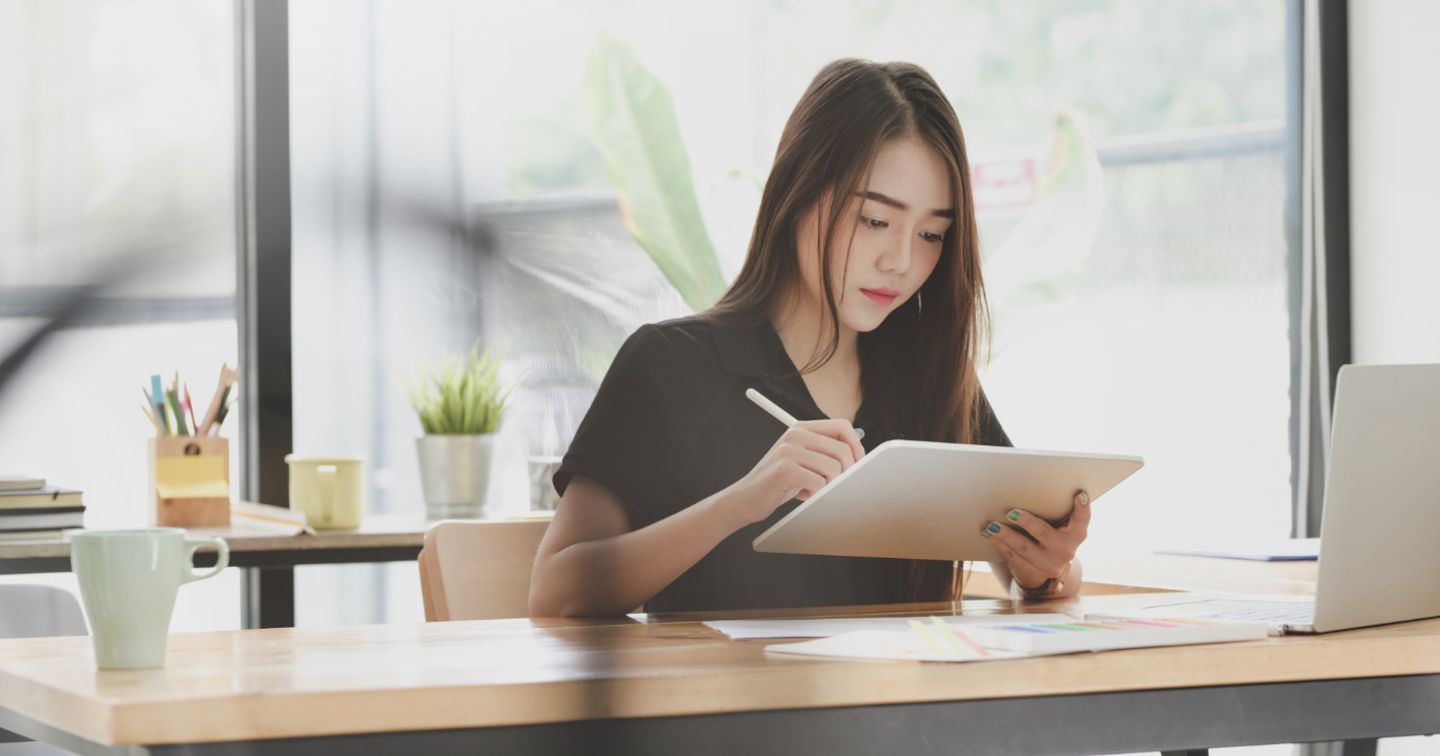 Công việc dịch thuật đòi hỏi sự cẩn trọng, tỉ mỉ