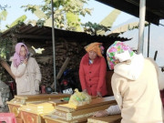 Tin tức - Nước mắt người ở lại trong vụ tai nạn 6 người chết: "Sao ông trời không cho tôi đi cùng họ?"