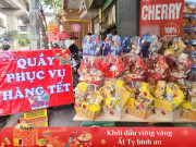 Tin tức - Người dân tranh thủ xuống phố mua quà Tết Ất Tỵ 2025, giá trải dài đến hơn 1 triệu đồng/giỏ, thỏa sức lựa chọn