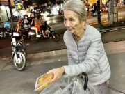 Tin tức - Thương cụ bà bán bánh dạo lúc tối muộn, cô gái trẻ đã làm điều ý nghĩa, nhưng cách đáp lại của bà mới thực sự tử tế