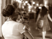 Tin tức - Biết cha đã có vợ, mẹ gửi con cho dì nuôi dưỡng rồi đi lấy chồng, 53 năm sau, đích thân dì đưa cháu về nhận nhà nội 