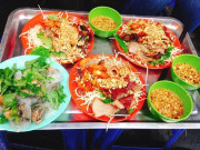 Lifestyle - Quán nộm đông khách nhất Hà Nội, 70 năm giữ một công thức bí truyền, ngon thế nào mà “một ngày bán vài chục triệu”?