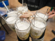 Lifestyle - Có gì ở quán chè đắt nhất Hà Nội, giá bằng 2 bát phở vẫn đông khách, chủ quán khẳng định không bao giờ giảm giá  