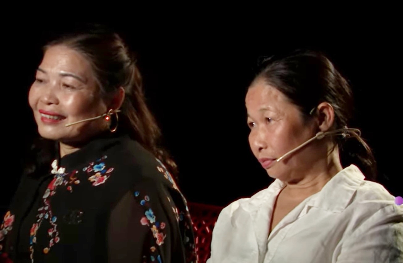 Cô Nguyệt (trái) và cô Ngọc trong chương trình