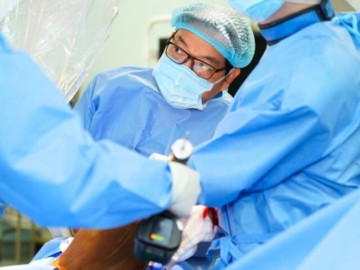 Ai là người trực tiếp phẫu thuật cho cầu thủ Xuân Son?