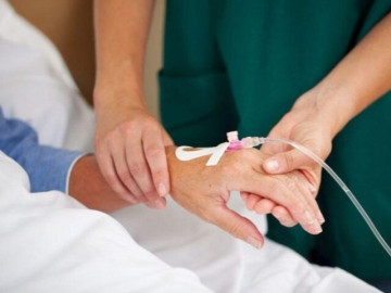 Người mắc cúm A có nên truyền dịch không?