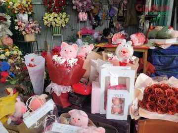 Trước ngày lễ tình nhân, giá hoa tươi tăng chóng mặt