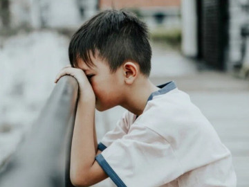 Cha có vợ mới chẳng yêu thương mình, cậu bé 7 tuổi bỏ nhà đi, 26 năm lưu lạc mới tìm được mẹ và chị