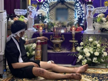 Cô dâu Đồng Nai bị tai nạn qua đời trước đám cưới, chú rể thất thần trước di ảnh