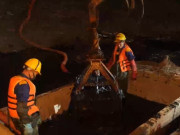 Clip Eva - Một ngày làm việc của công nhân nạo vét sông Tô Lịch