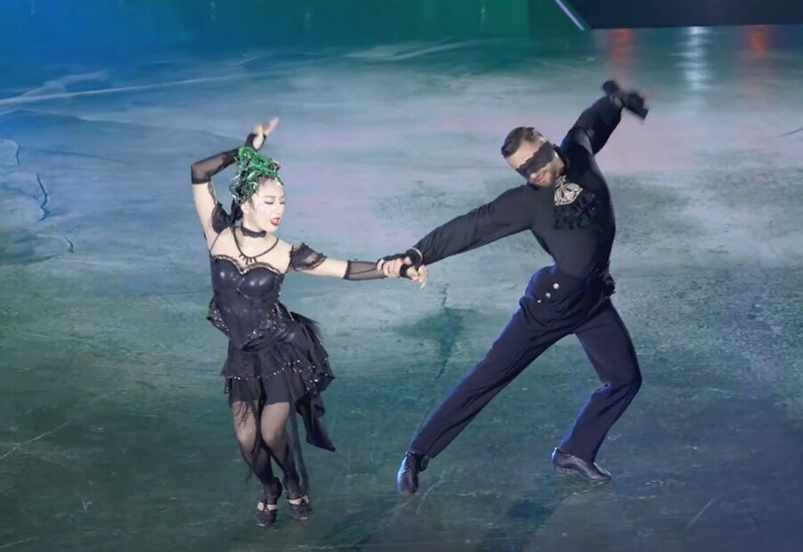 Cả 2 đã hòa giải và mang đến tiết mục Tango bùng nổ.